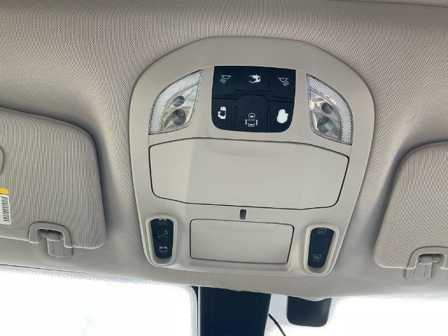 Used 2017 Chrysler Pacifica Limited FWD image 27
