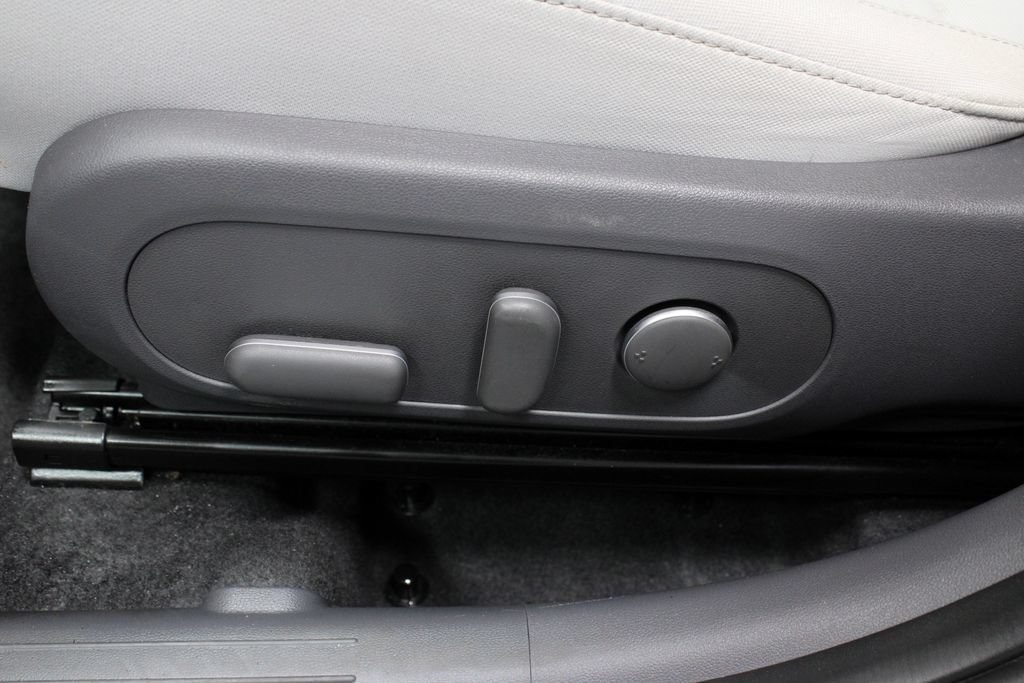 Certified 2025 Hyundai Kona SEL FWD image 25