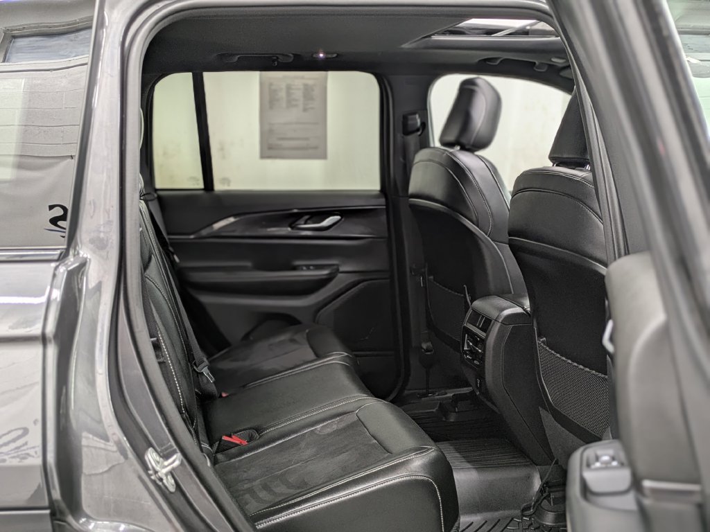 Used 2023 Jeep Grand Cherokee Altitude AWD/4WD image 24