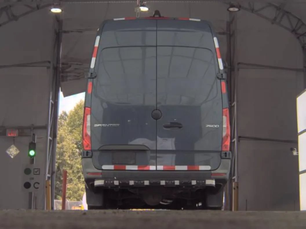 Used 2021 Mercedes-Benz Sprinter 2500 image 3