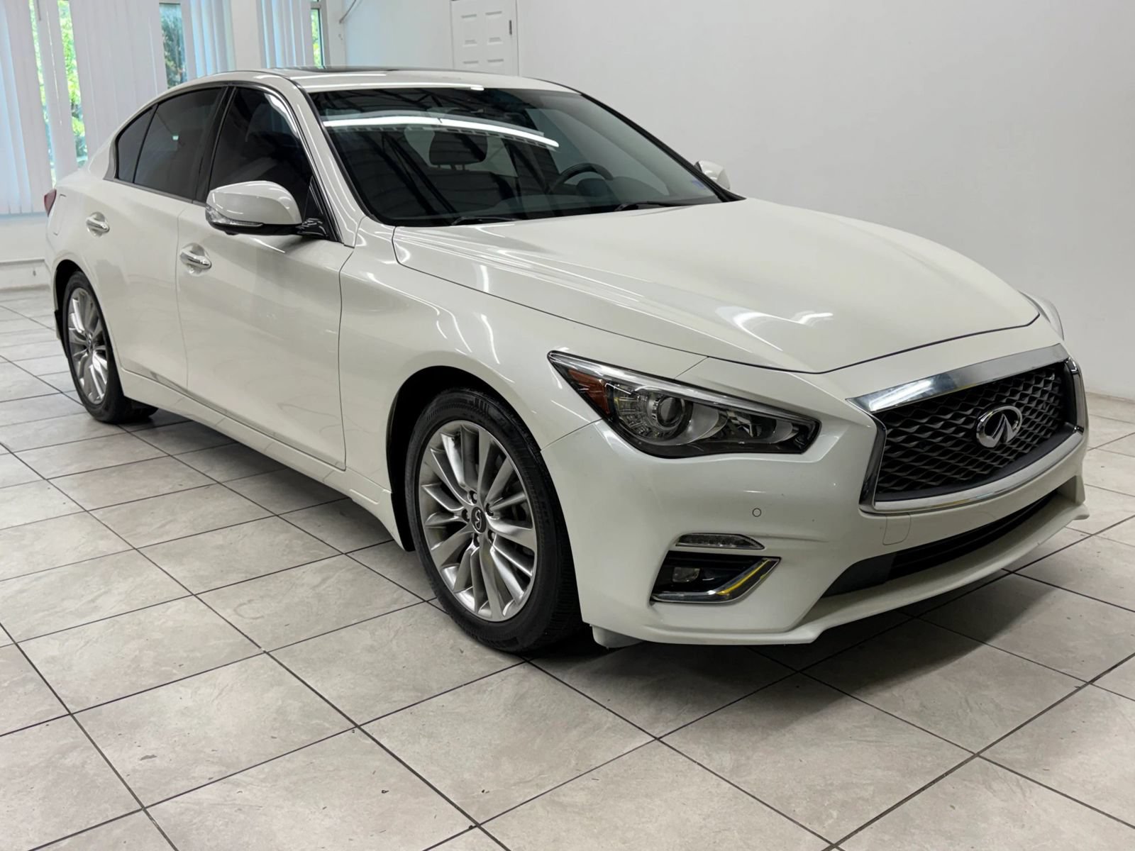 Used 2021 INFINITI Q50 Luxe w/ Cargo Package RWD image 1