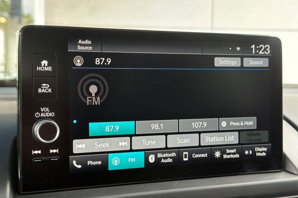 Used 2025 Honda Pilot TrailSport image 17