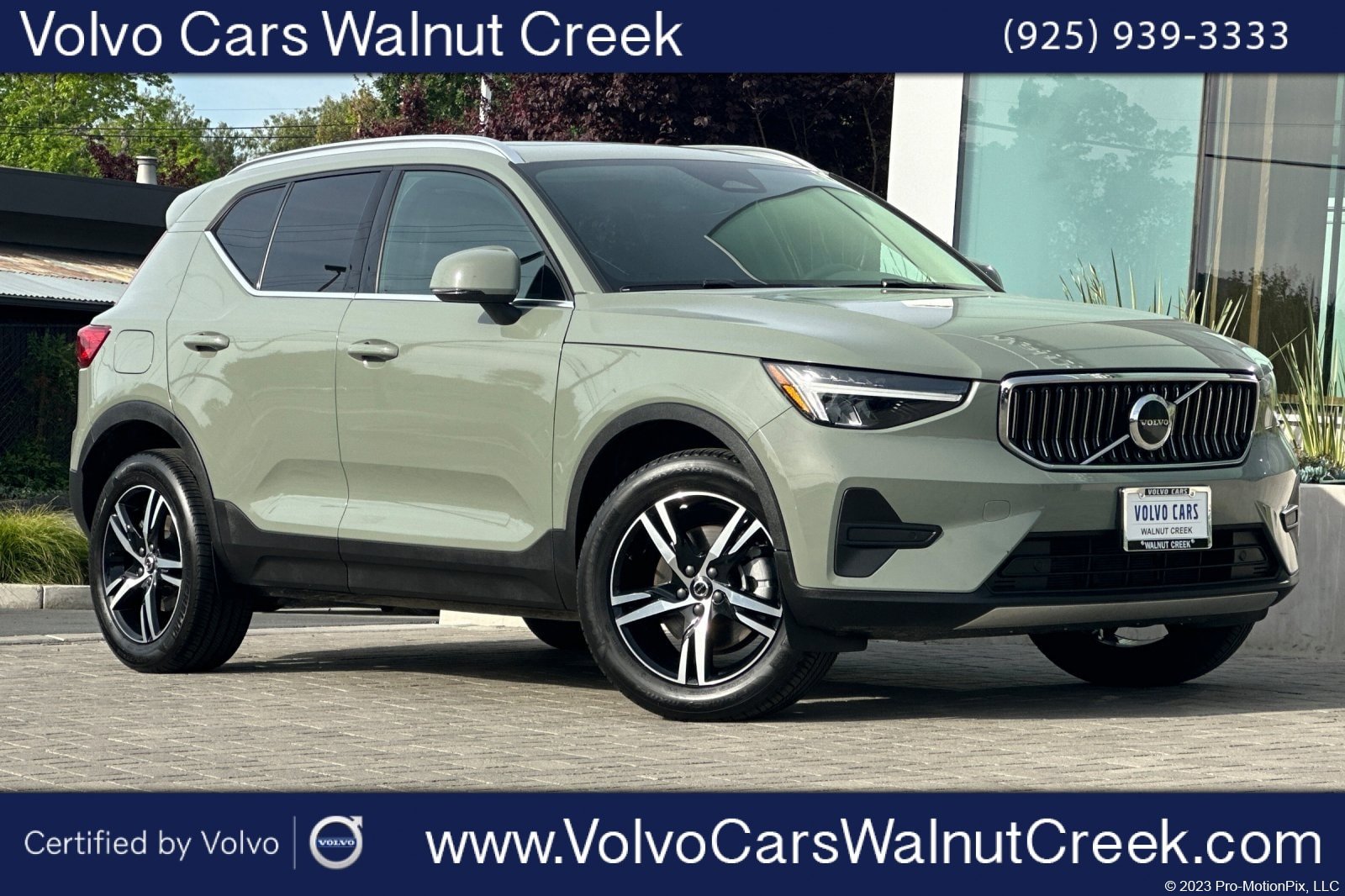 Certified 2025 Volvo XC40 B5 Core AWD/4WD image 1