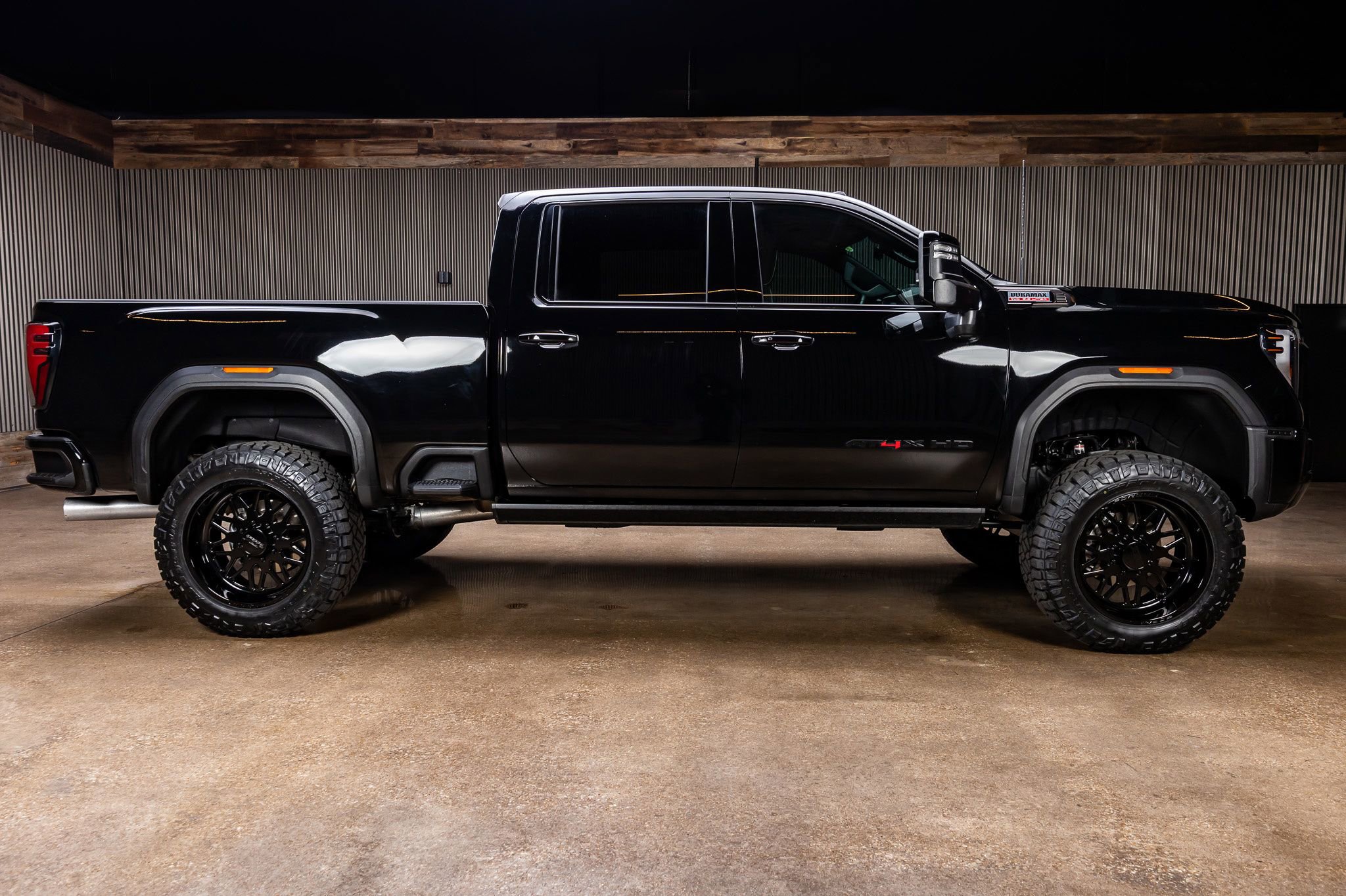 Used 2025 GMC Sierra 2500 AT4X image 11