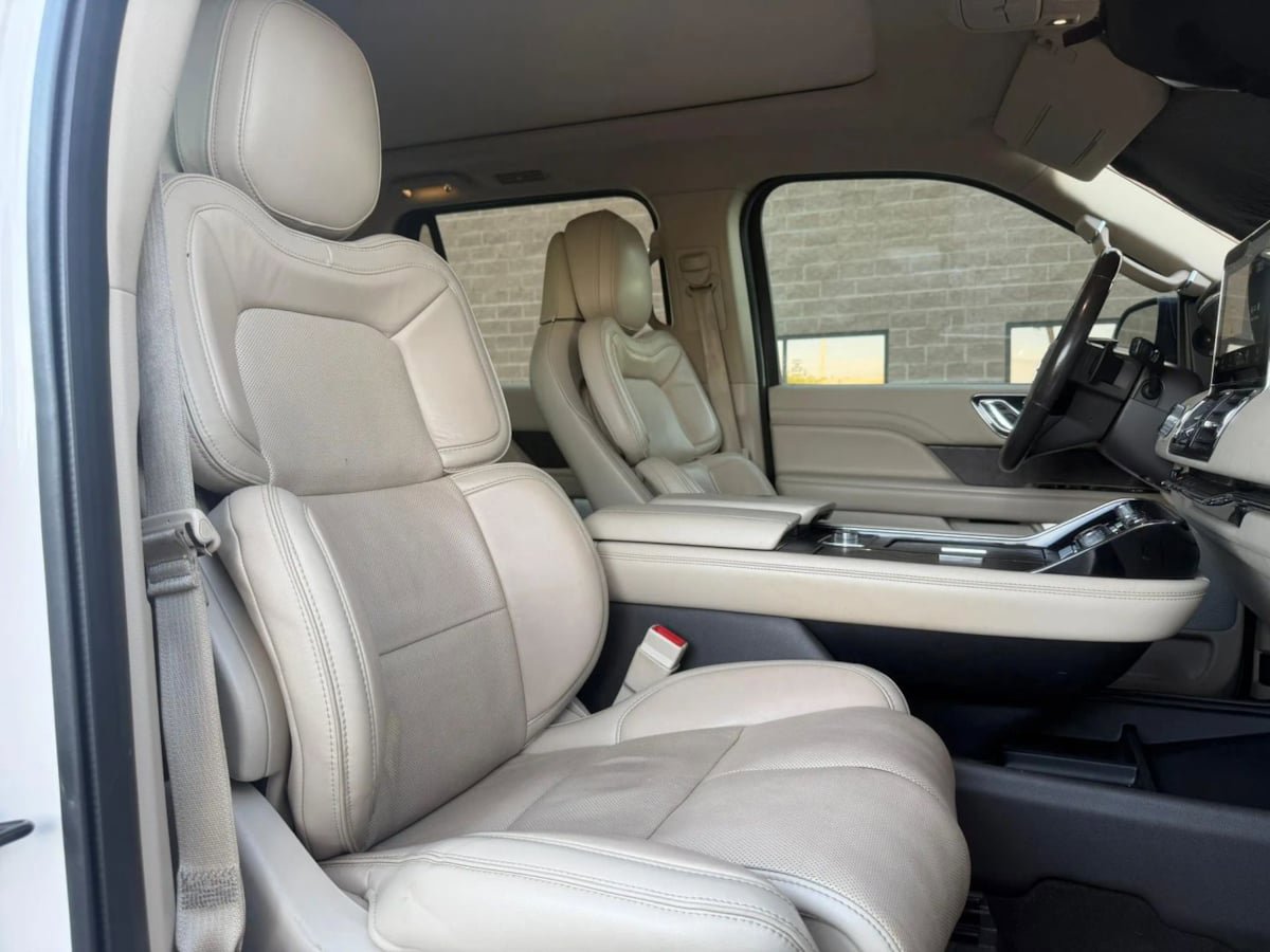 Used 2019 Lincoln Navigator Reserve AWD/4WD image 40