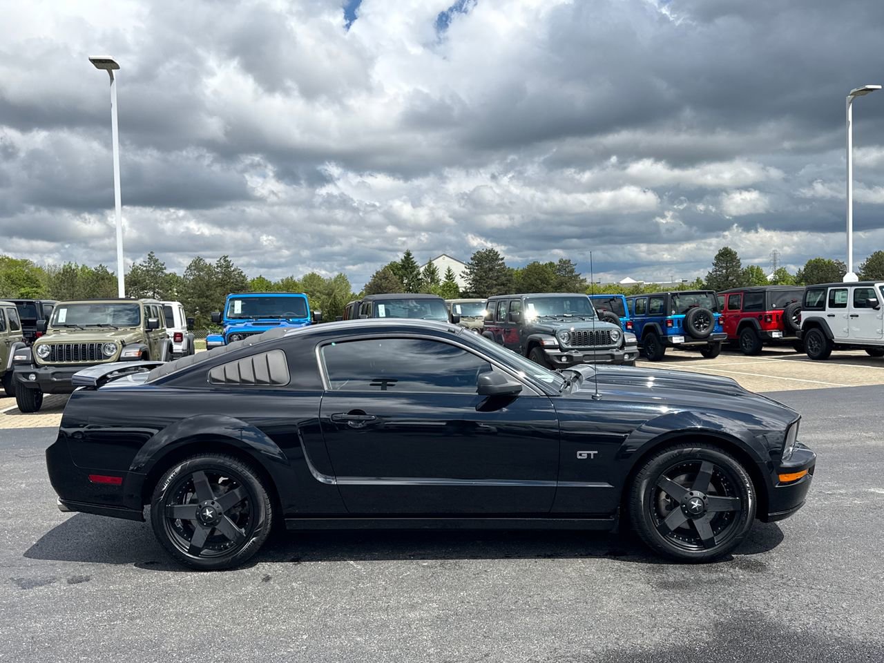 Used 2007 Ford Mustang GT Premium RWD image 2