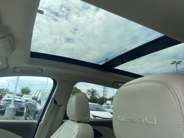 Used 2019 GMC Terrain Denali w/ Advanced Safety Package AWD/4WD image 4