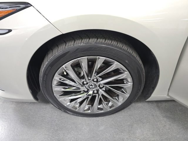 Used 2024 Lexus ES 350 Ultra Luxury w/ Accessory Package (Z2) FWD image 23