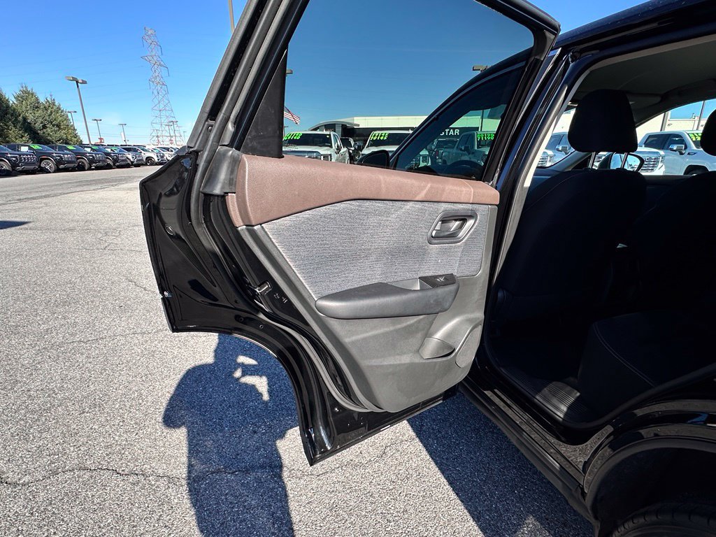 Used 2023 Nissan Rogue S AWD/4WD image 25