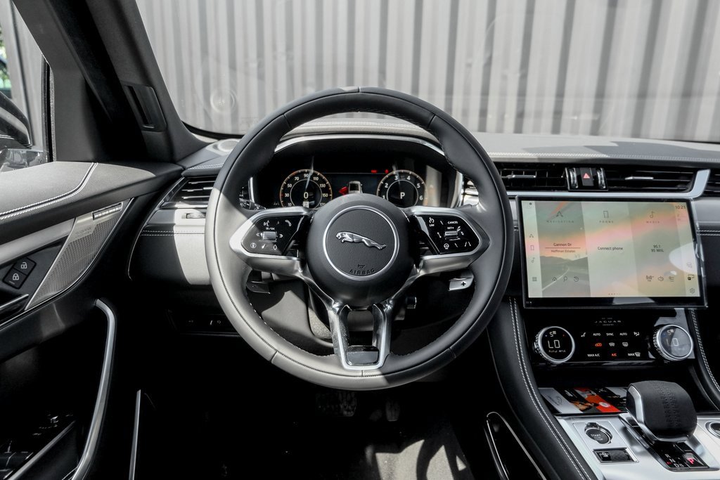 Used 2025 Jaguar F-PACE R-Dynamic S image 17