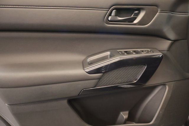 New 2025 Nissan Pathfinder S image 9