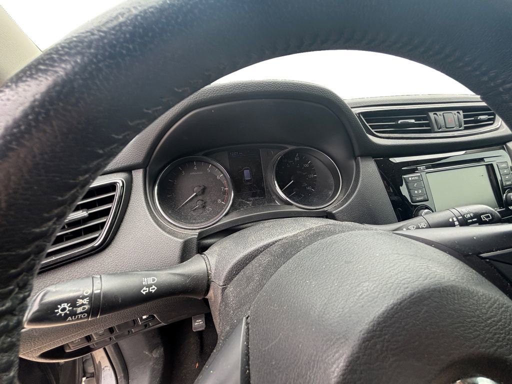 Used 2019 Nissan Rogue S w/ Special Edition Package FWD image 26
