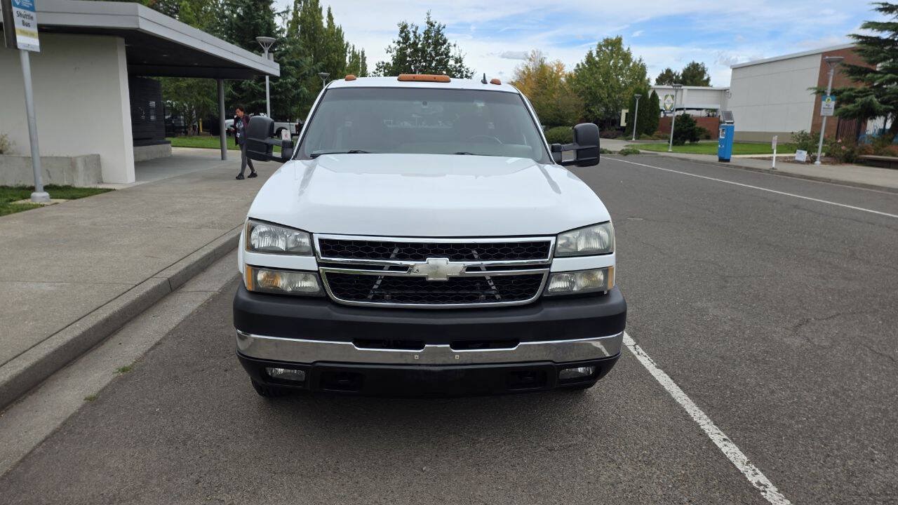 Used 2006 Chevrolet Silverado 3500 LT w/ Heavy-Duty Power Package RWD image 2