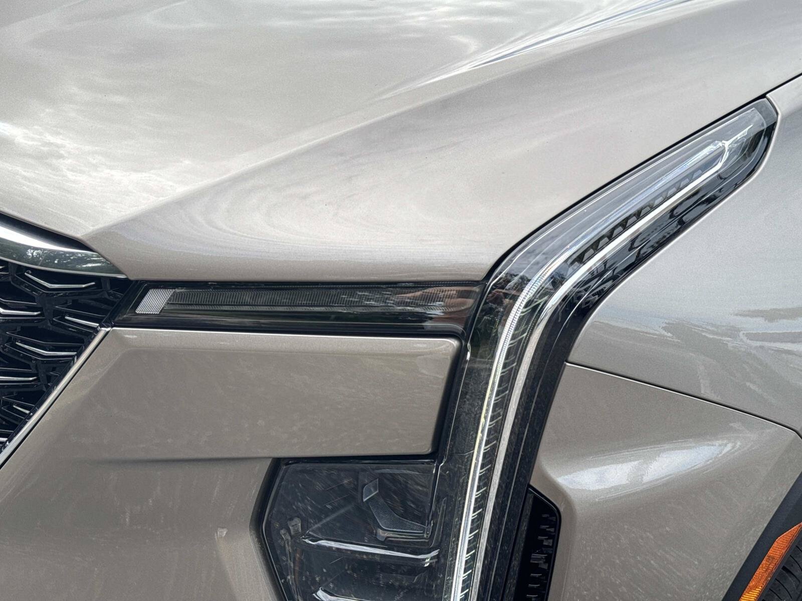 Used 2024 Cadillac XT4 Premium Luxury FWD image 9