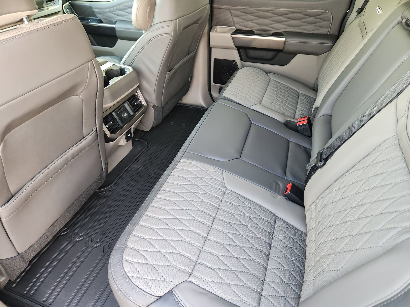 New 2026 Ford F350 Platinum w/ Platinum Plus Package image 17