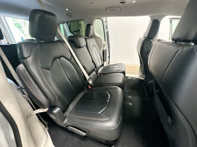 Used 2019 Chrysler Pacifica Touring-L FWD image 25