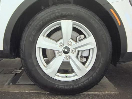 Used 2025 Kia Sorento LX image 11