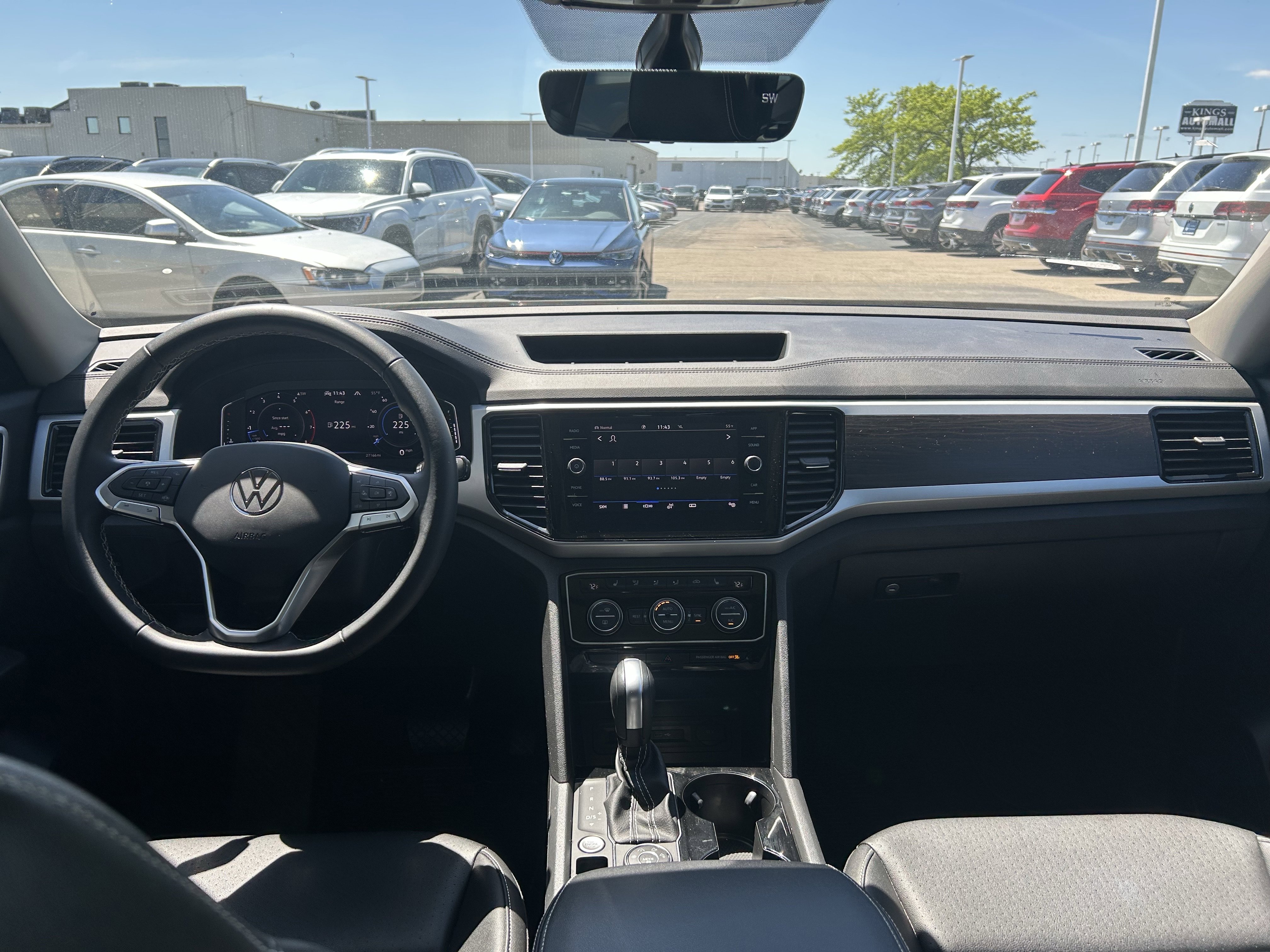 Certified 2023 Volkswagen Atlas SE w/ Panoramic Sunroof Package AWD/4WD image 9