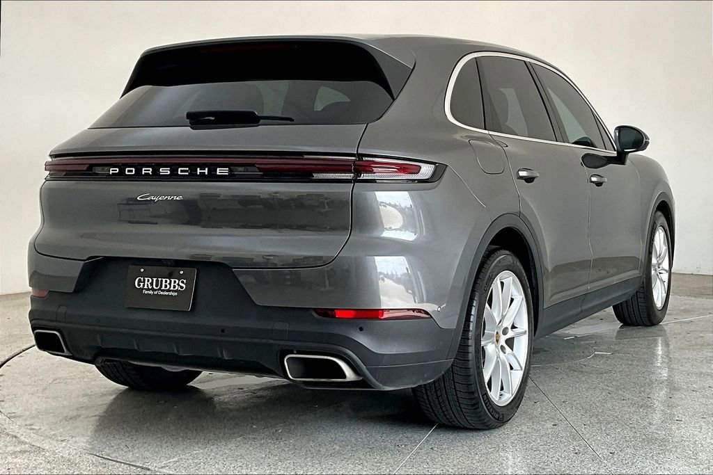 Used 2024 Porsche Cayenne image 2