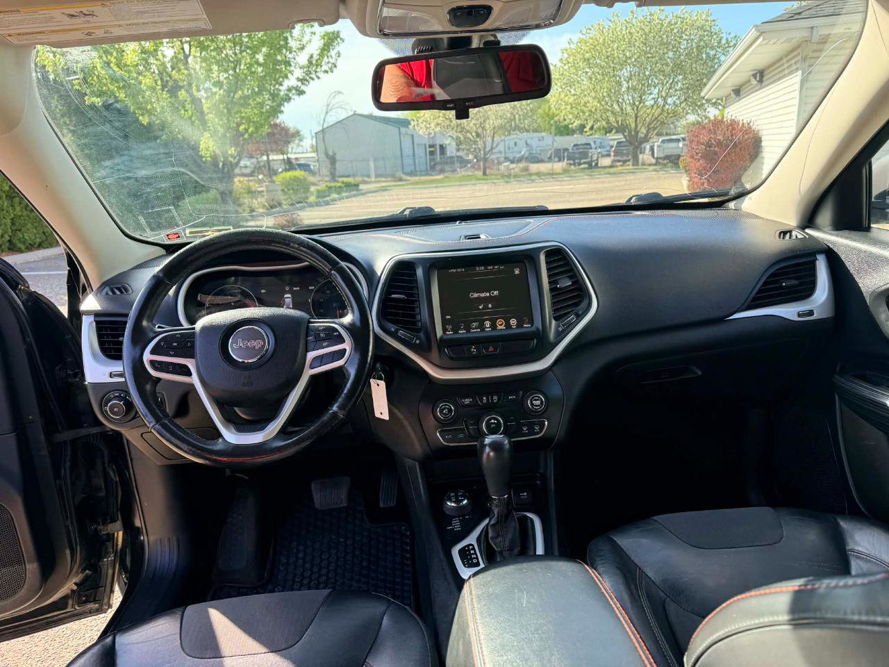 Used 2017 Jeep Cherokee Trailhawk w/ Cold Weather Group image 13