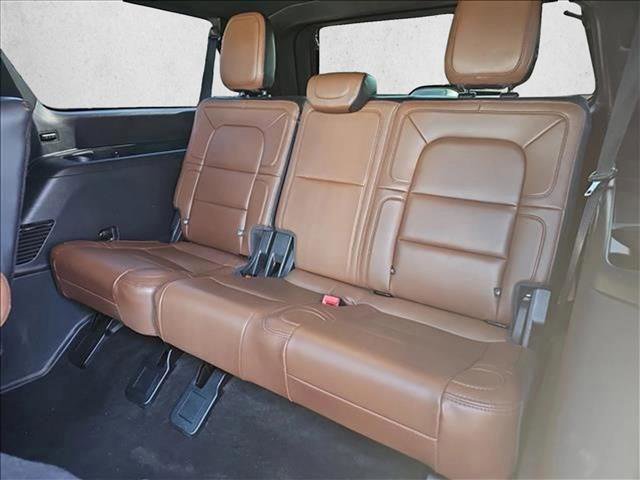 Used 2023 Lincoln Navigator L Reserve AWD/4WD image 11