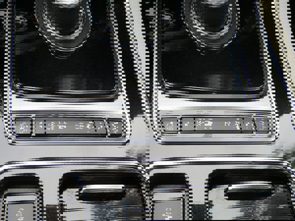 Used 2018 Jaguar XE Prestige image 26