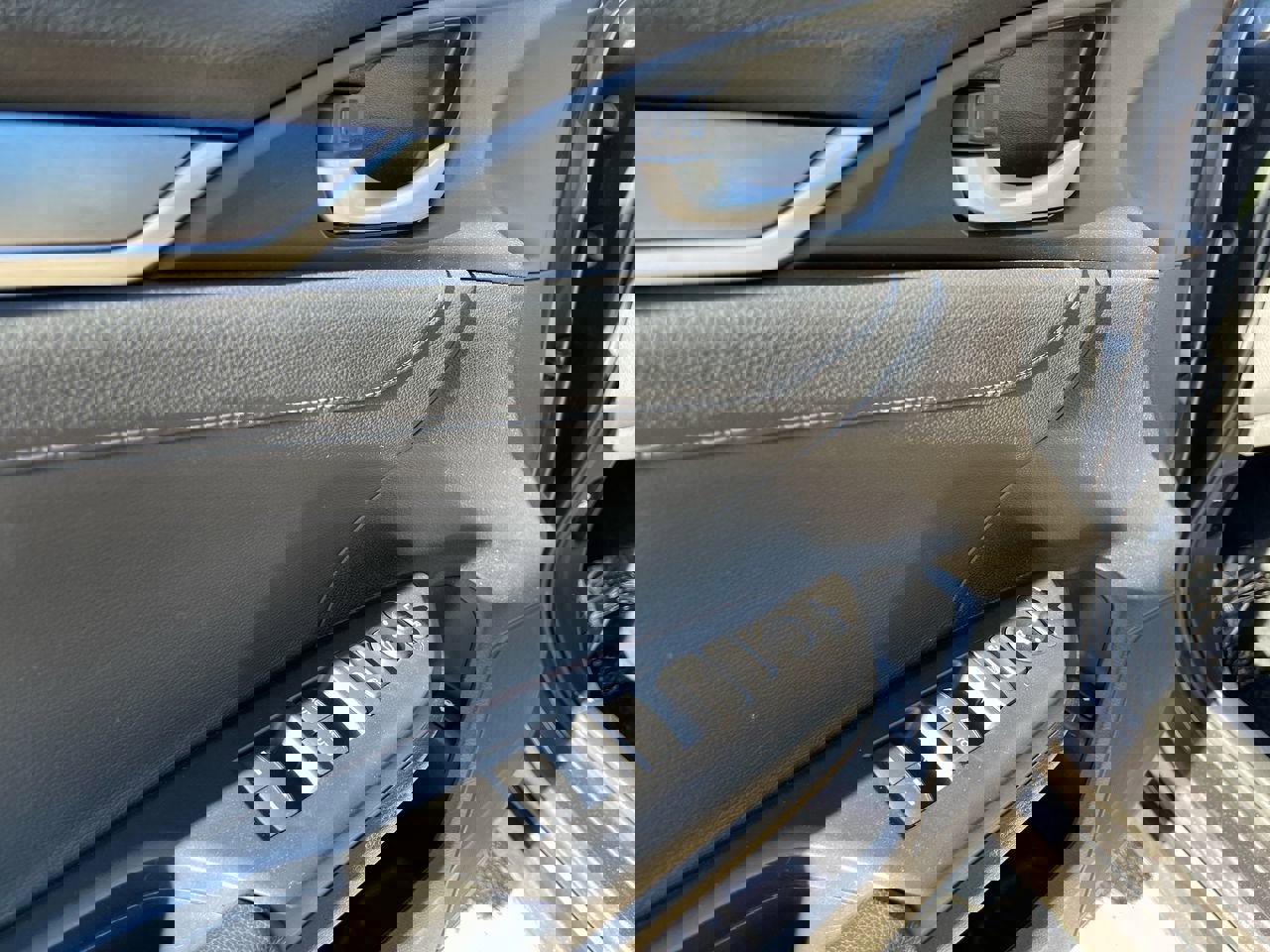 Used 2018 Honda Civic Touring image 20