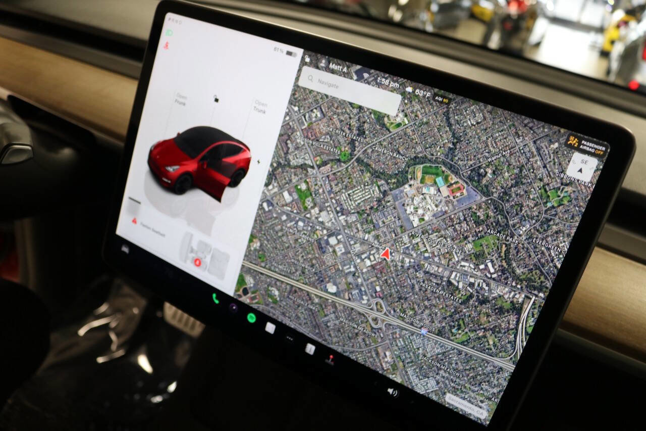 Used 2023 Tesla Model Y Performance image 24