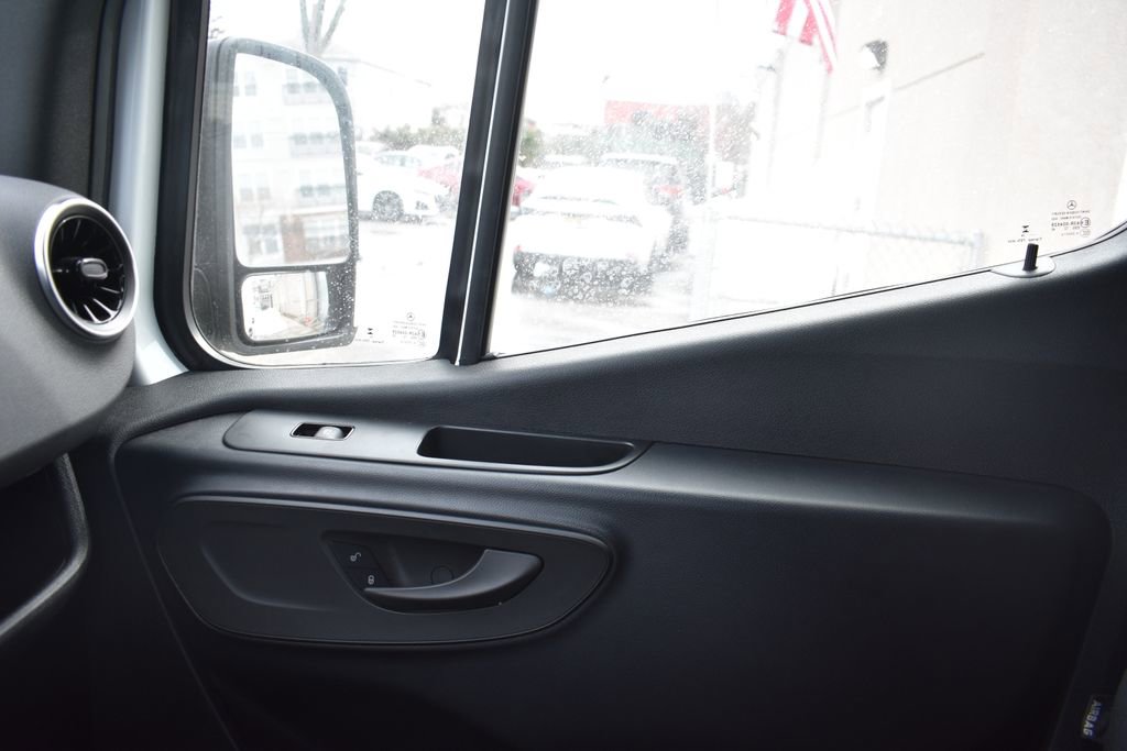 Used 2024 Mercedes-Benz eSprinter 170 Cargo image 20