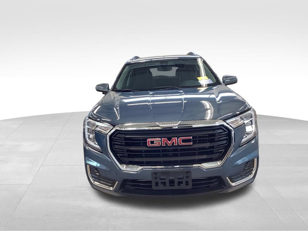 Used 2024 GMC Terrain SLE w/ Driver Convenience Package AWD/4WD image 5