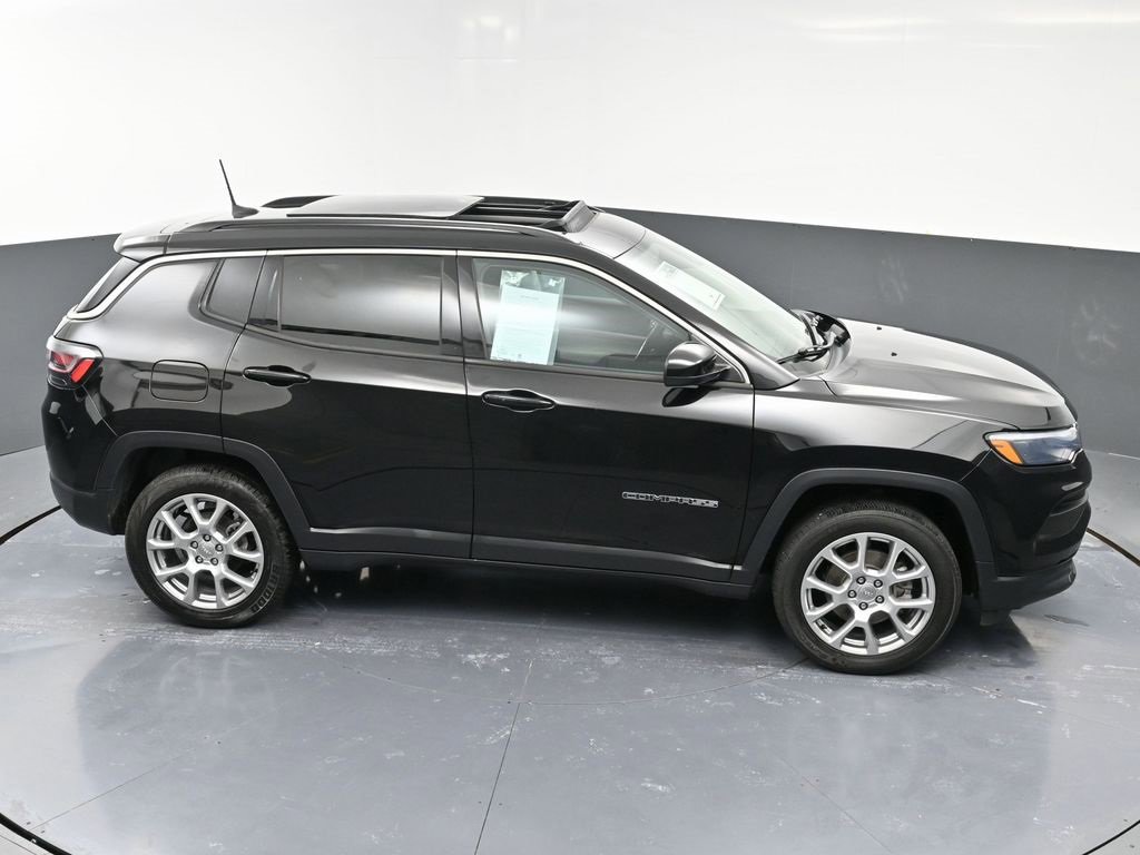 Used 2022 Jeep Compass Latitude w/ Sun and Sound Group image 47