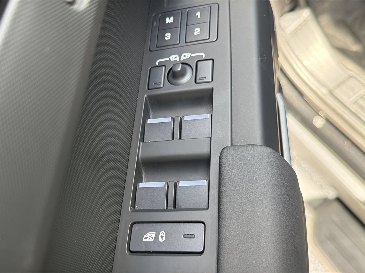 Used 2025 Land Rover Defender 110 S AWD/4WD image 16