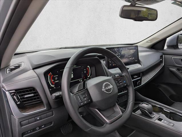 Used 2025 Nissan Rogue Platinum image 12