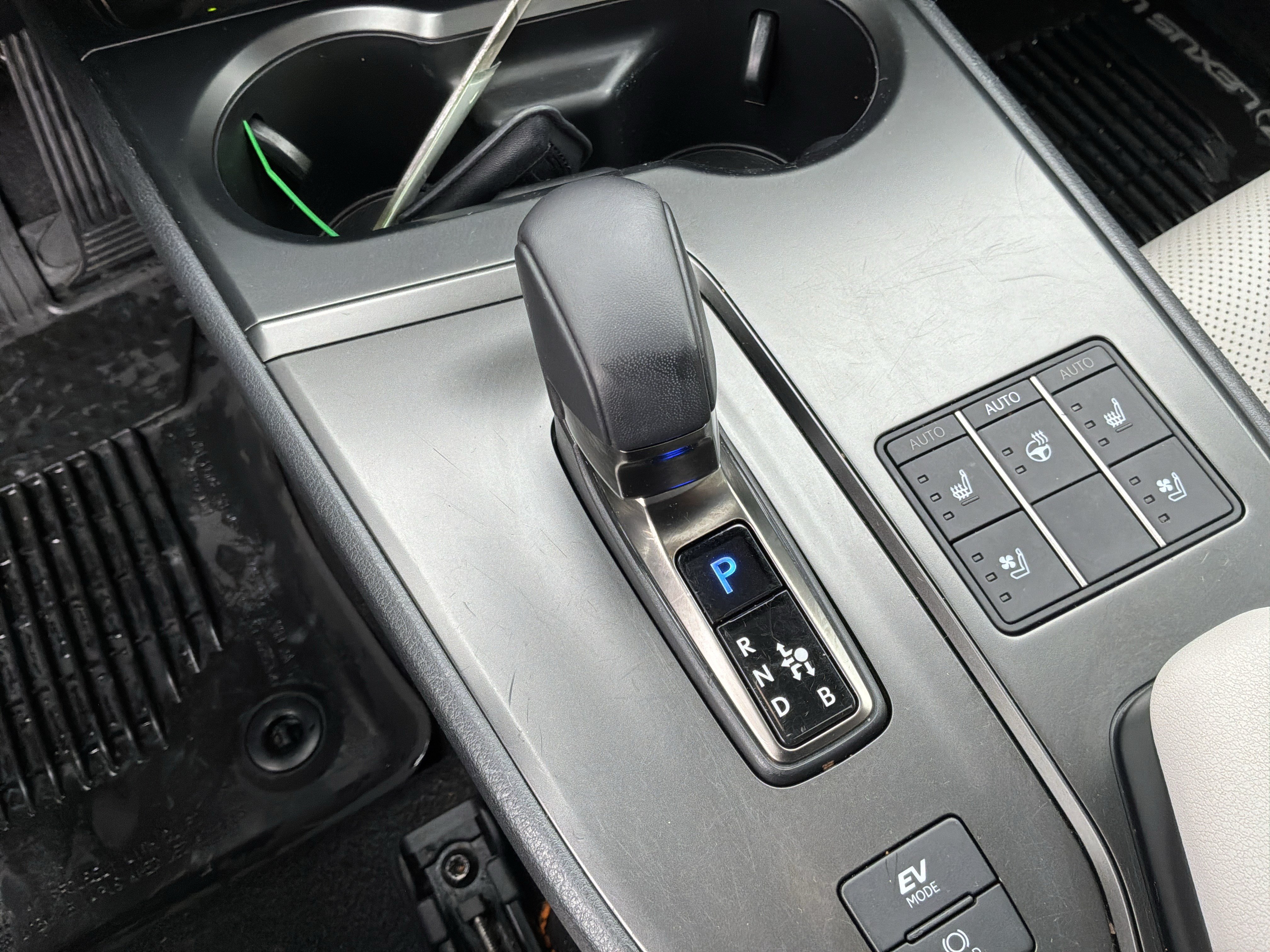 Used 2025 Lexus UX 300h FWD w/ Accessory Package (Z2) image 26