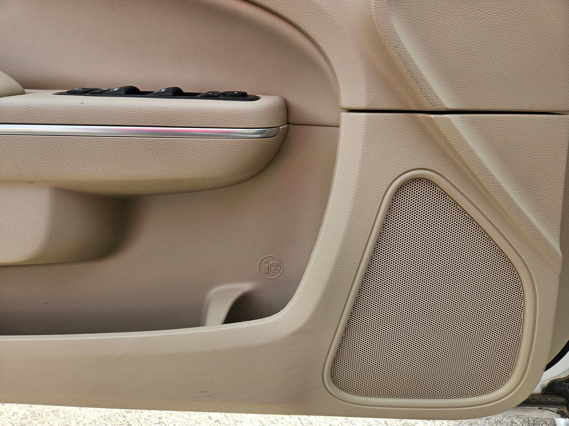 Used 2013 Chrysler 300 w/ Driver Convenience Group image 13