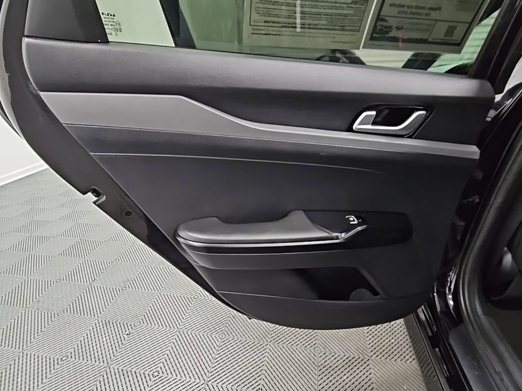 Used 2023 Kia K5 GT-Line image 32