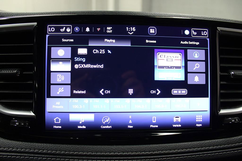 Used 2025 Chrysler Pacifica Limited FWD image 16