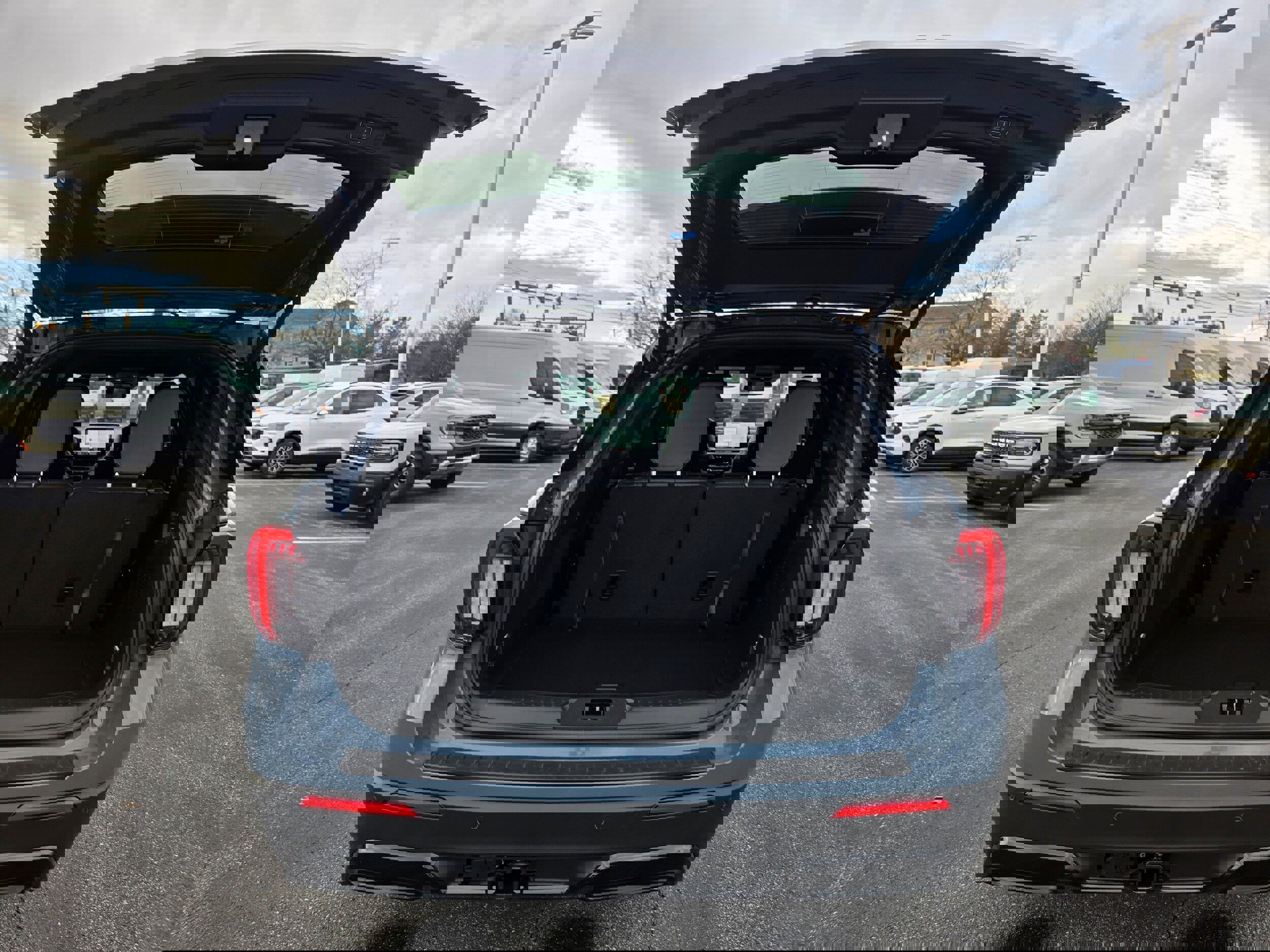 New 2026 Ford Explorer ST-Line w/ ST-Line Street Pack image 9