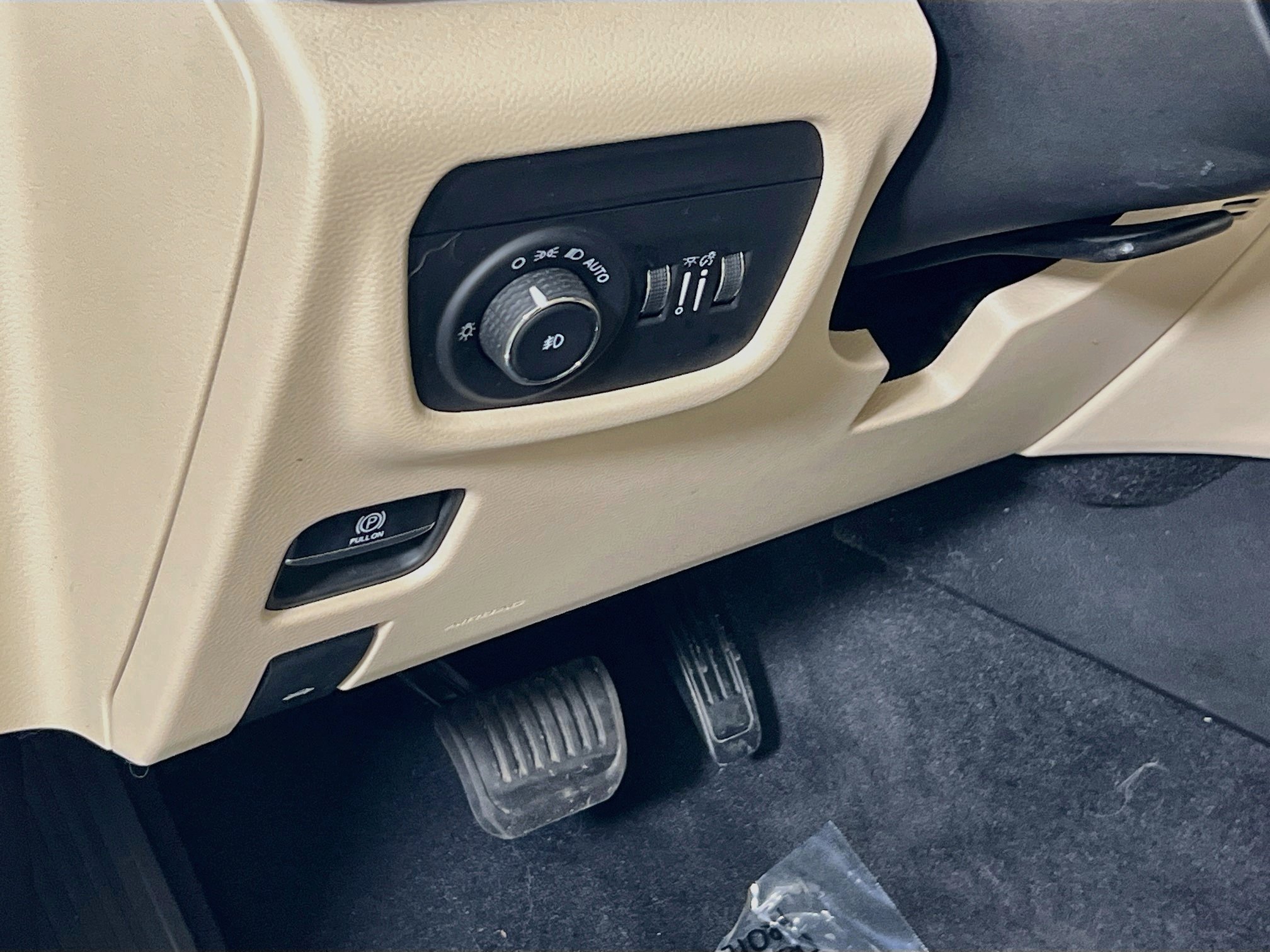 Used 2023 Jeep Grand Cherokee L Limited AWD/4WD image 10