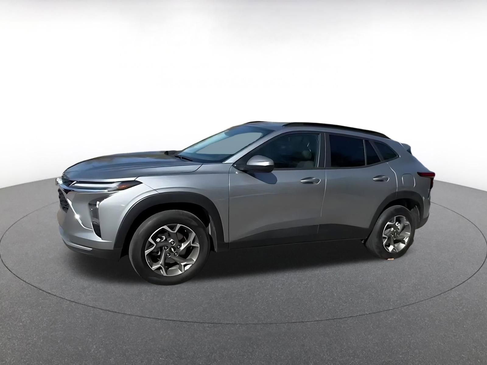 Used 2025 Chevrolet Trax LT w/ LT Convenience Package image 8