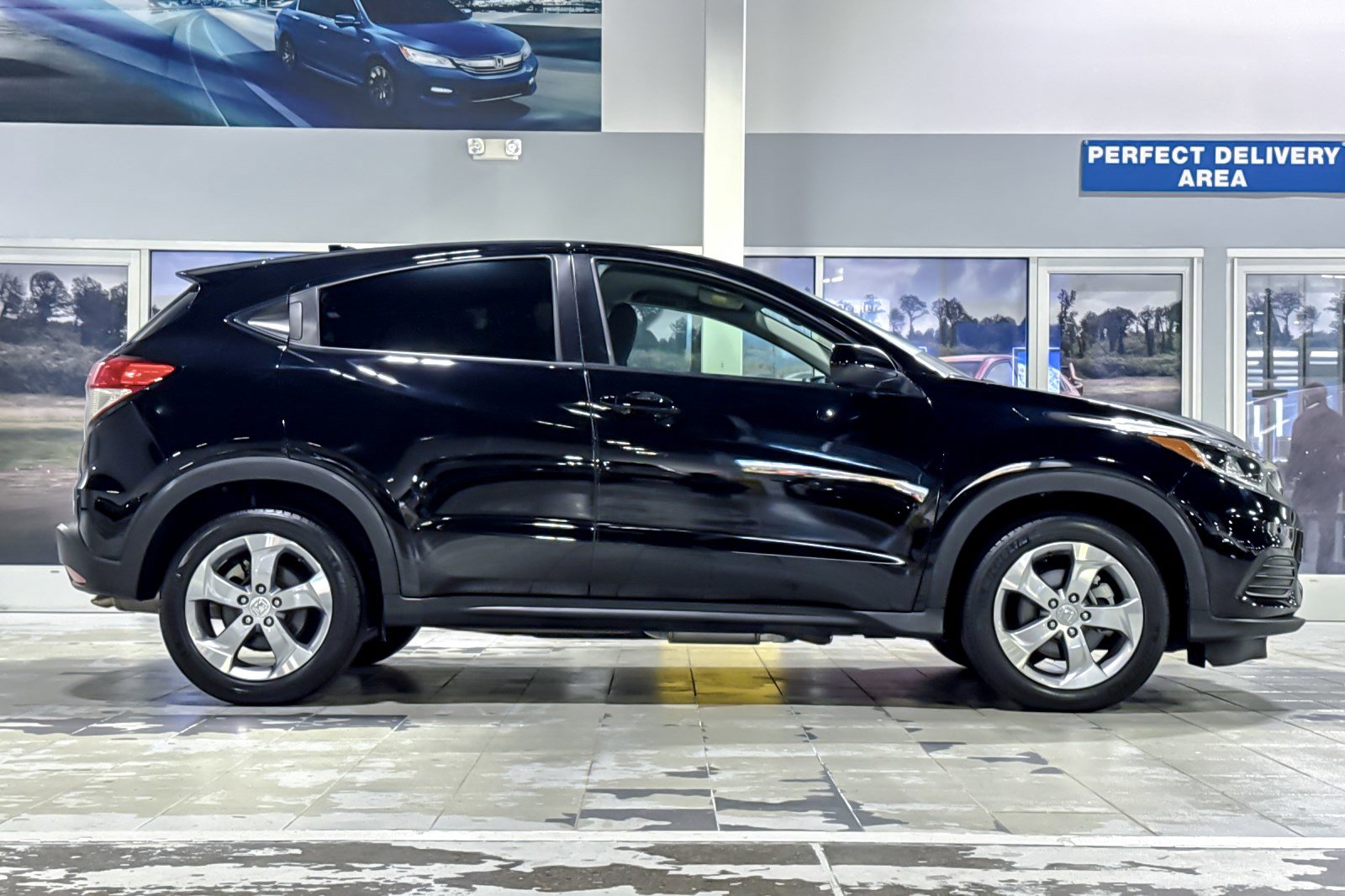 Used 2021 Honda HR-V LX image 7
