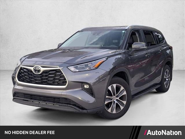 Used 2024 Toyota Highlander XLE FWD image 1