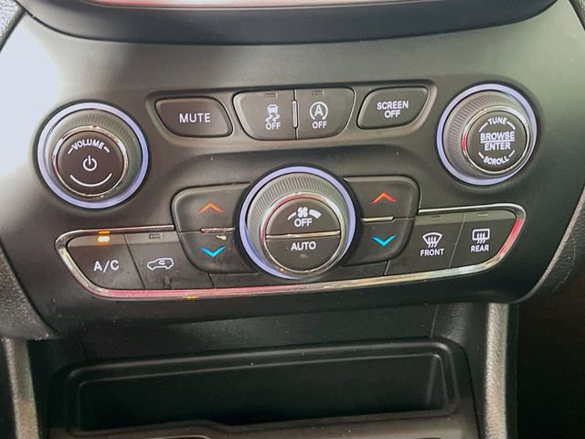 Used 2023 Jeep Cherokee Altitude Lux AWD/4WD image 17