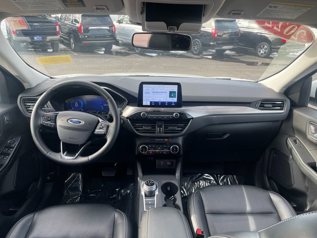 Used 2022 Ford Escape Titanium w/ Class II Trailer Tow Package image 9