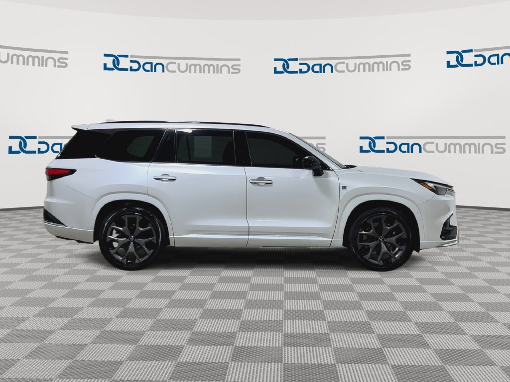 Used 2025 Lexus TX 500h AWD w/ Technology Package image 9