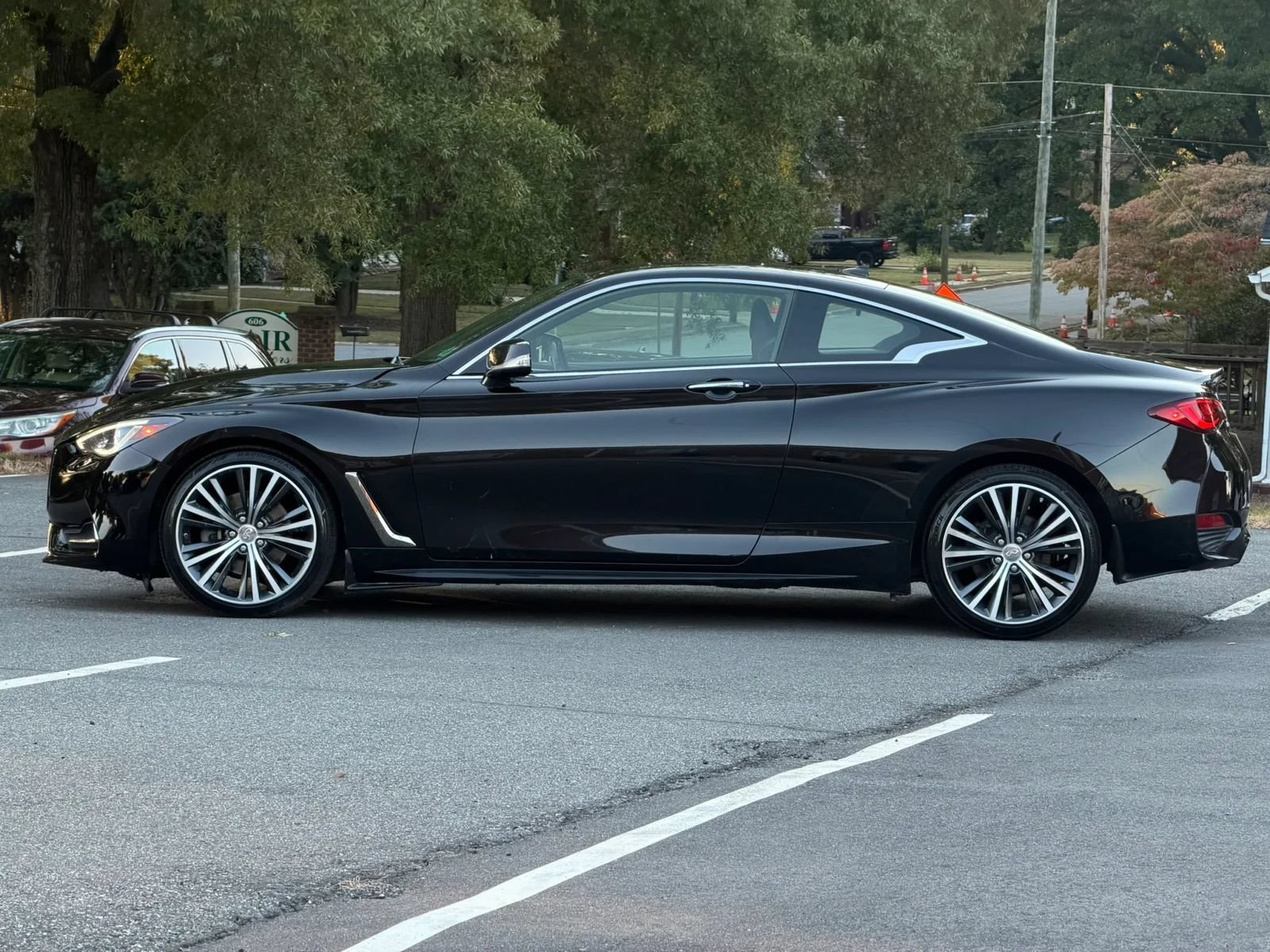 Used 2018 INFINITI Q60 3.0t Luxe w/ Sensory Package 3.0T Luxe AWD/4WD image 5