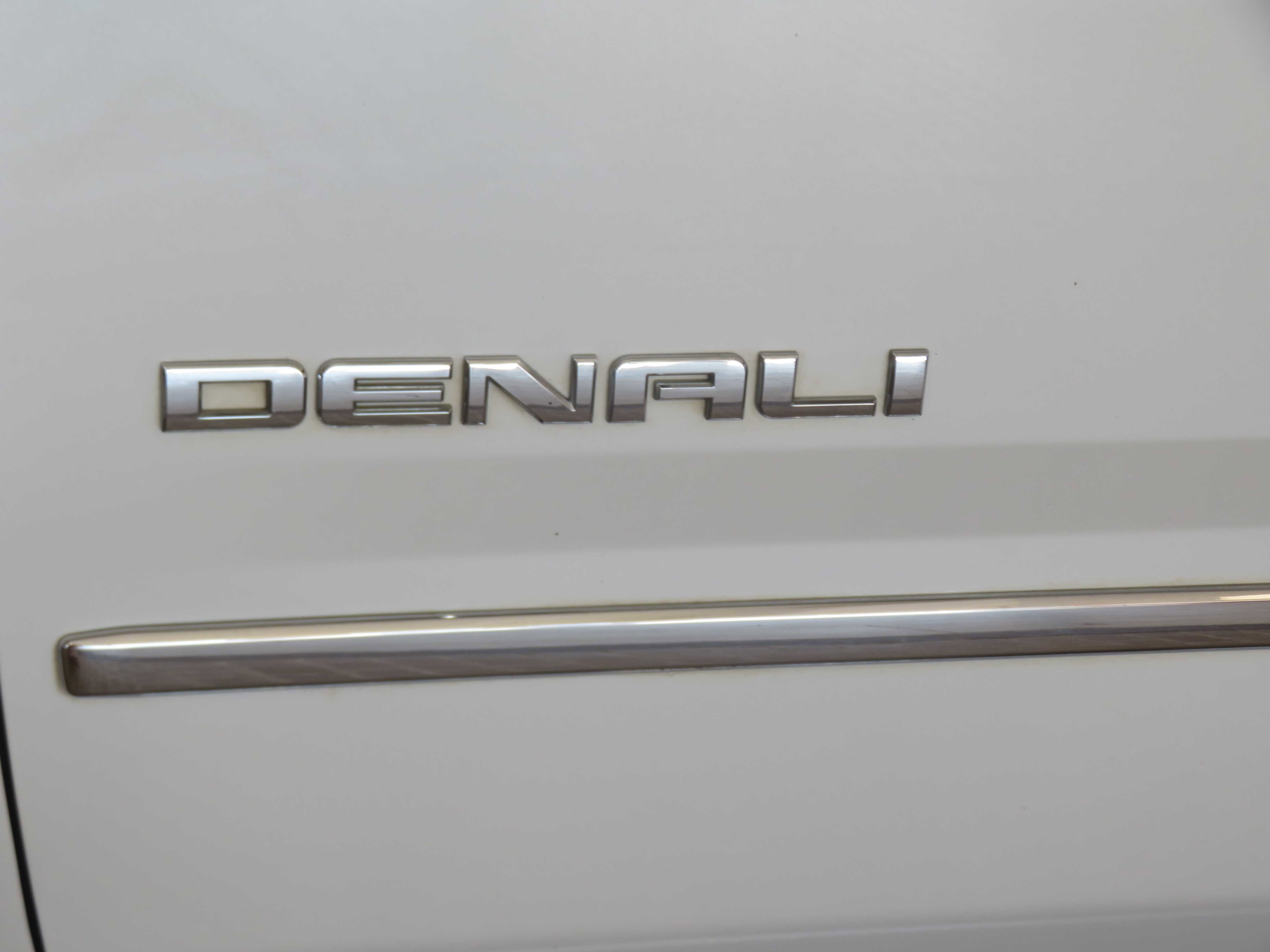 Used 2017 GMC Yukon XL Denali w/ Open Road Package AWD/4WD image 89