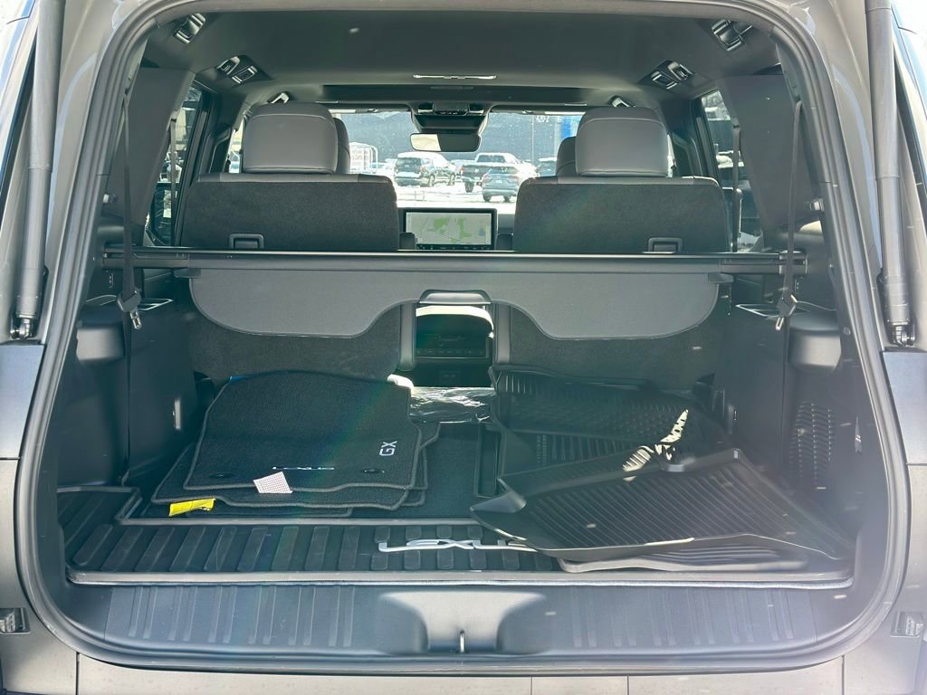 Used 2025 Lexus GX 550 image 6