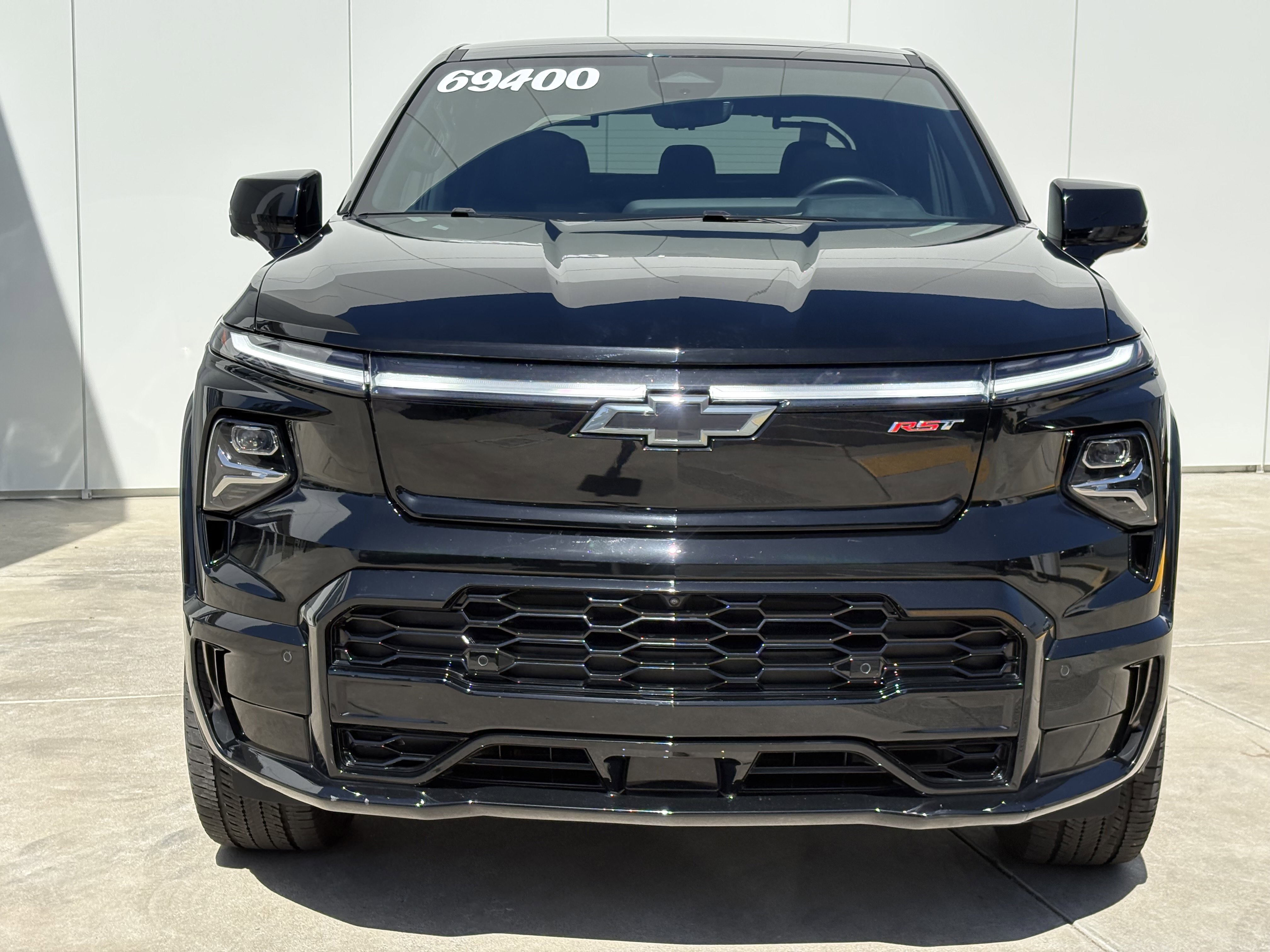 Used 2025 Chevrolet Silverado EV RST AWD/4WD image 3