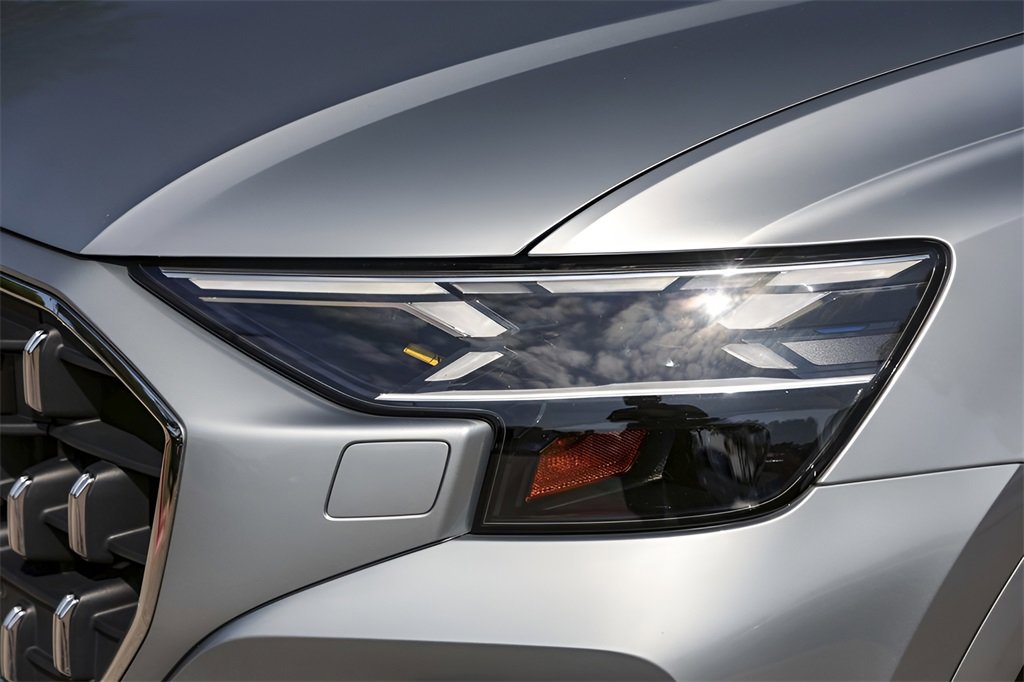 Used 2024 Audi Q8 Prestige image 3